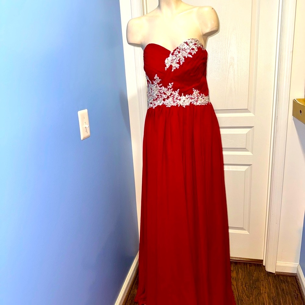 Elegant Red Strapless Evening Gown